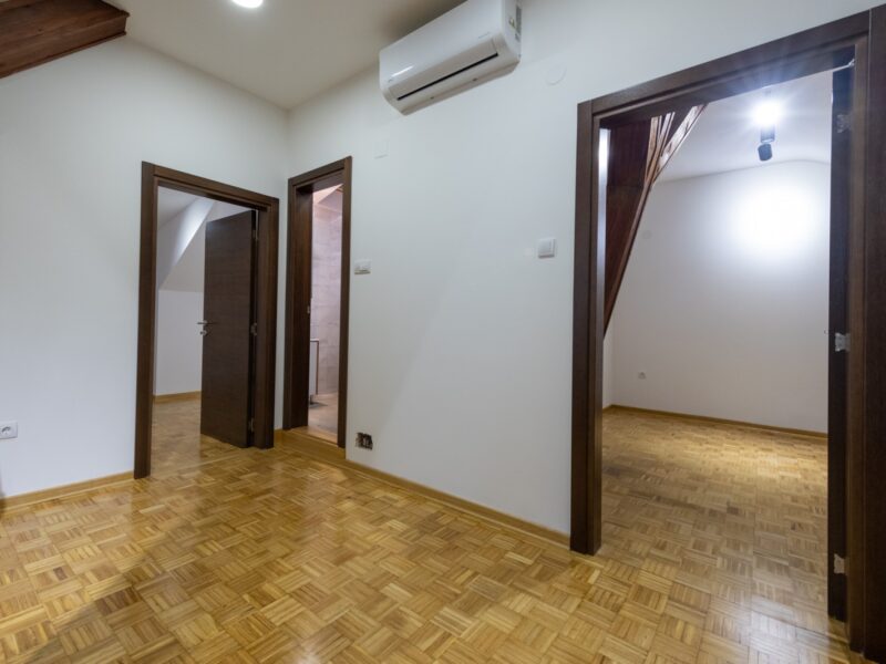 Kanarevo brdo-2,5-67m2-renoviran-vlasnik