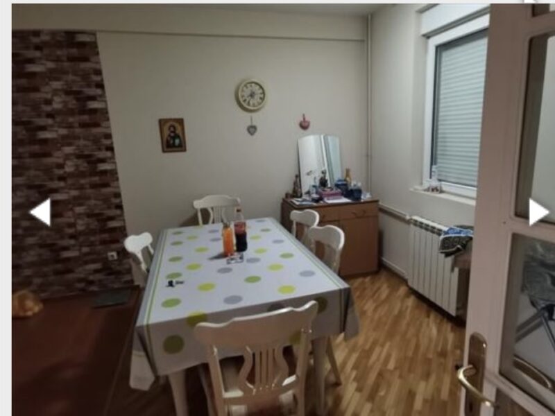 Iznajmljujem stan u Zemunu, Prvomajska, 60 m2 cg ,1. sprat, namesten