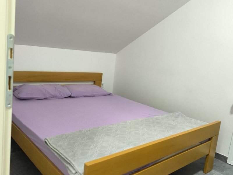 Izdajem apartmane u Kumboru