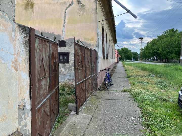 Kuća sa placem, Torak