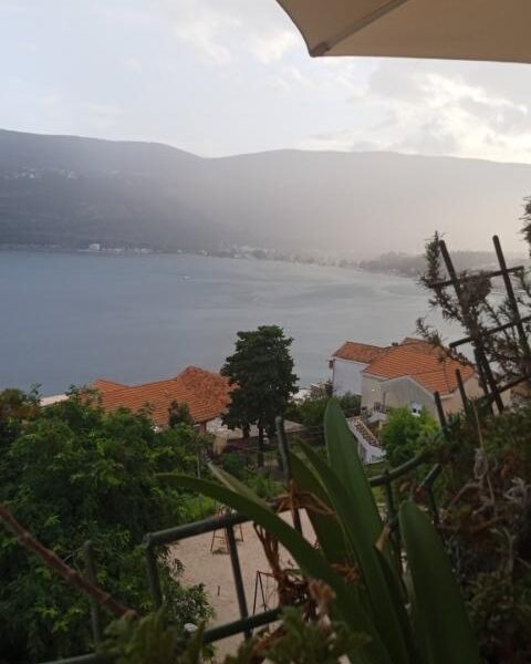 Izdajem stan preko leta-Herceg Novi