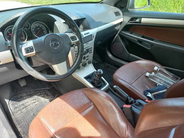 Opel astra H 2006 god.1.9cdti nov...kabrio