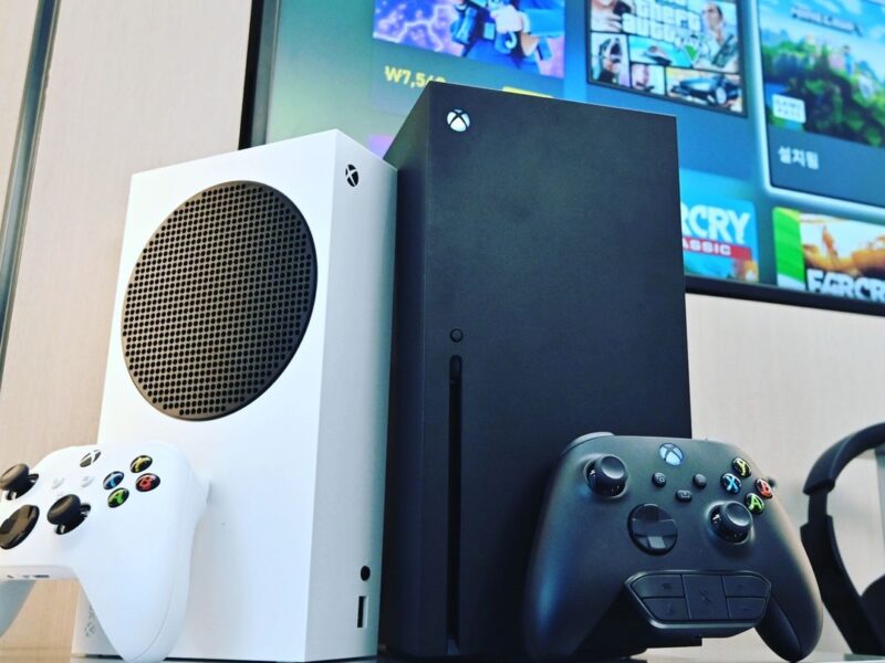 Microsoft Xbox Series X|Sdostupne bijele i crne boje