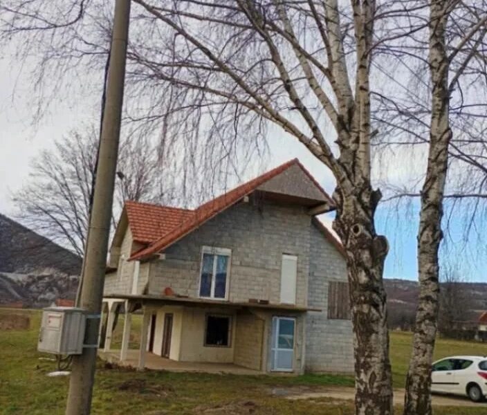 Prodajem kucu Niksic-Gornje Polje
