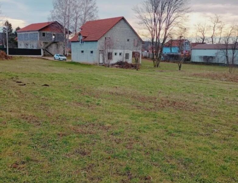 Prodajem kucu Niksic-Gornje Polje
