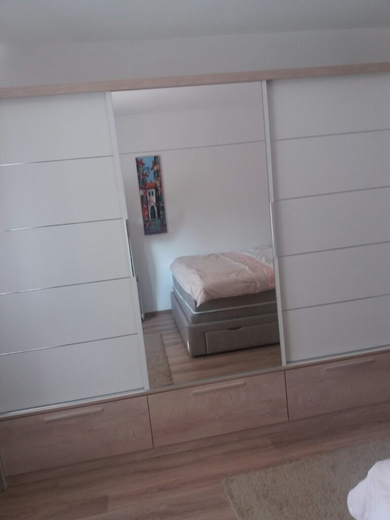 Izdajem sobu u Herceg Novom