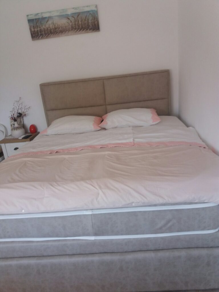 Izdajem sobu u Herceg Novom