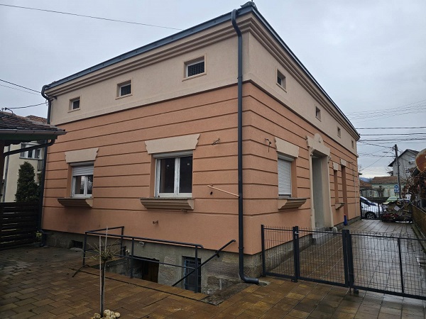 Prodajem domaćinstvo sa dva stambena objekta, Mrčajevci