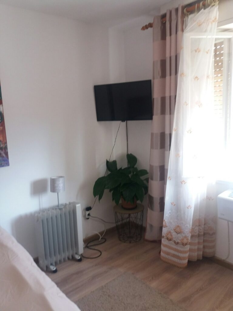 Izdajem sobu u Herceg Novom