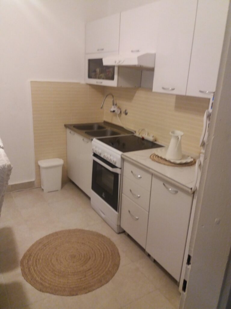 Izdajem sobu u Herceg Novom