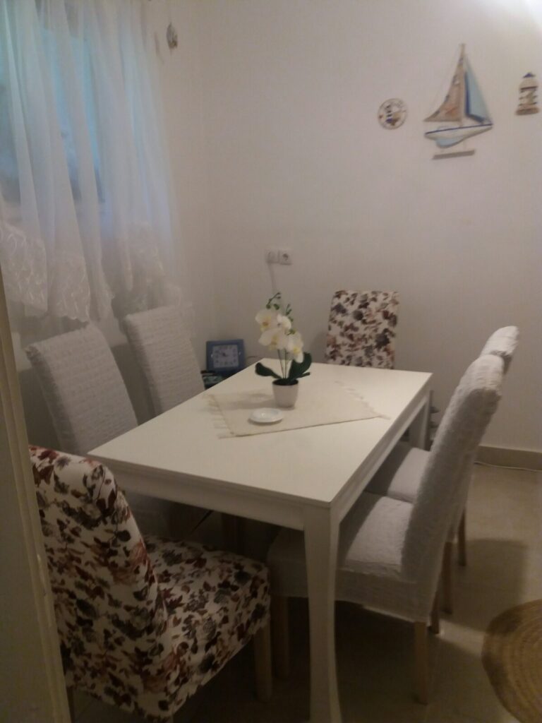 Izdajem sobu u Herceg Novom
