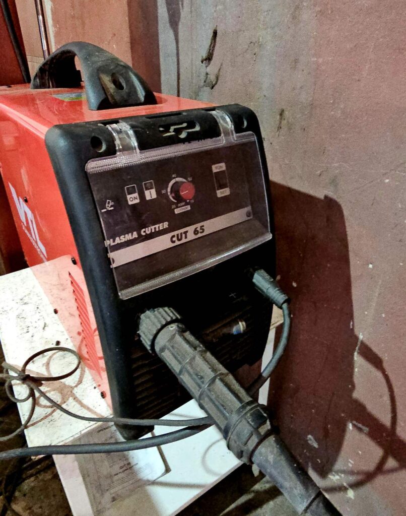 Cnc plazma sa hiper glavom+sistem odimljavanje+izvod za ruter