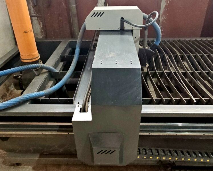 Cnc plazma sa hiper glavom+sistem odimljavanje+izvod za ruter