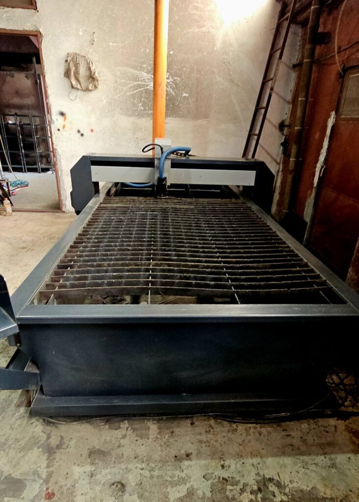 Cnc plazma sa hiper glavom+sistem odimljavanje+izvod za ruter
