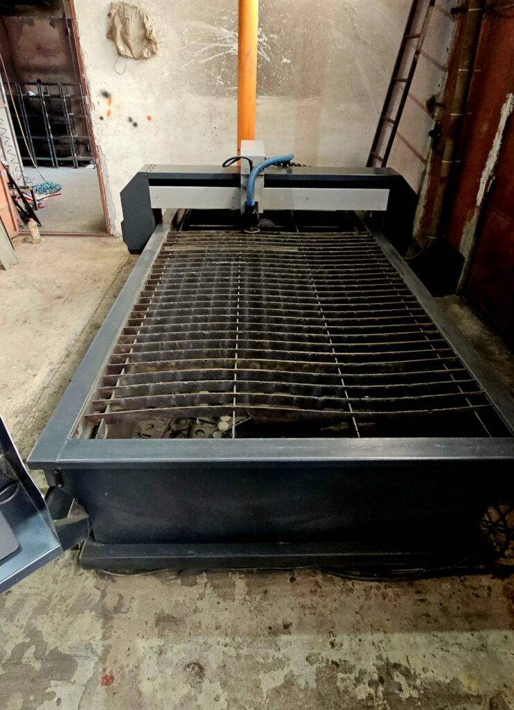 Cnc plazma sa hiper glavom+sistem odimljavanje+izvod za ruter