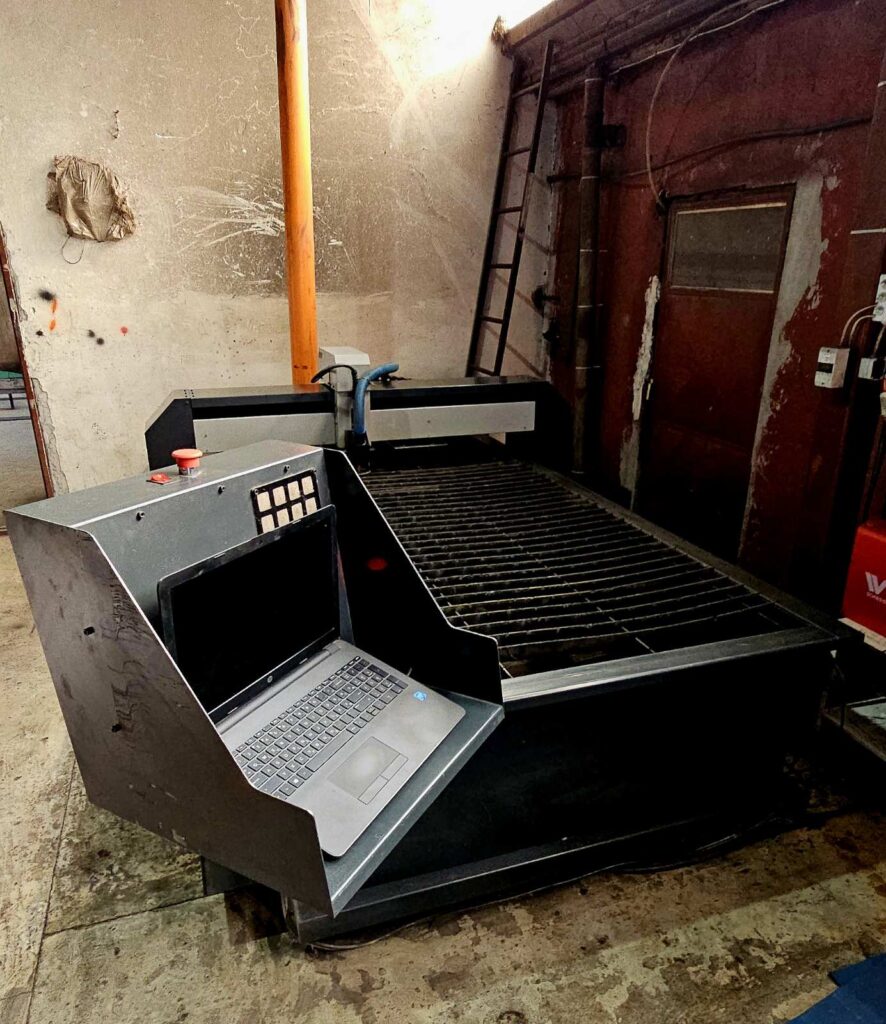 Cnc plazma sa hiper glavom+sistem odimljavanje+izvod za ruter