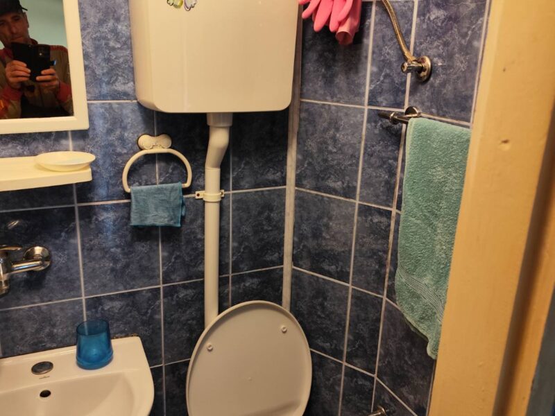 Izdajem cetvorokrevetni studio-apartman u Djenovicima