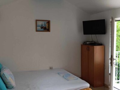 Izdajem studio-apartman u Meljinama