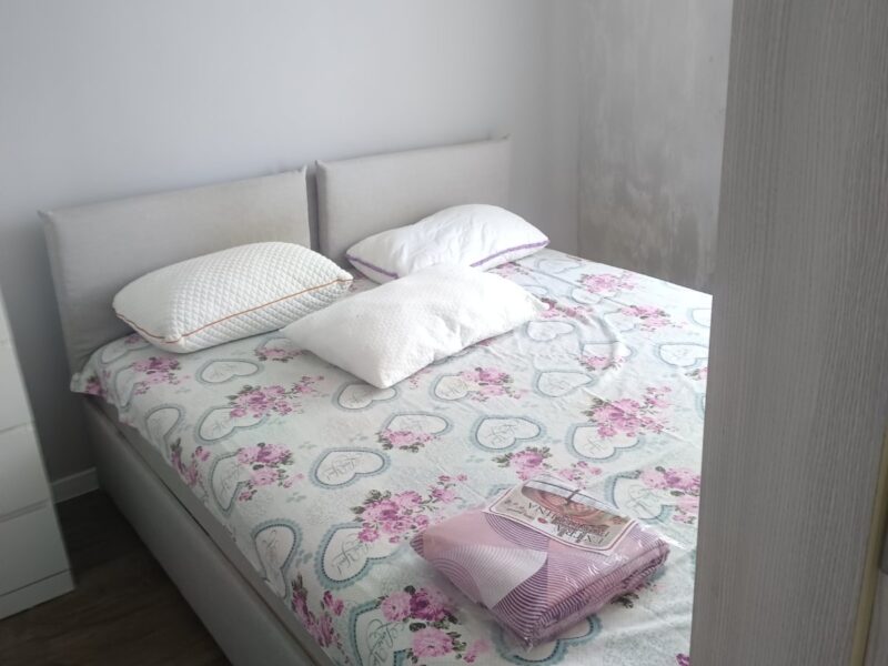 Izdajem namesten jednosoban stan-Bijela