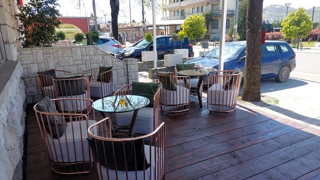 Potrebne radnice, Caffe Enigma