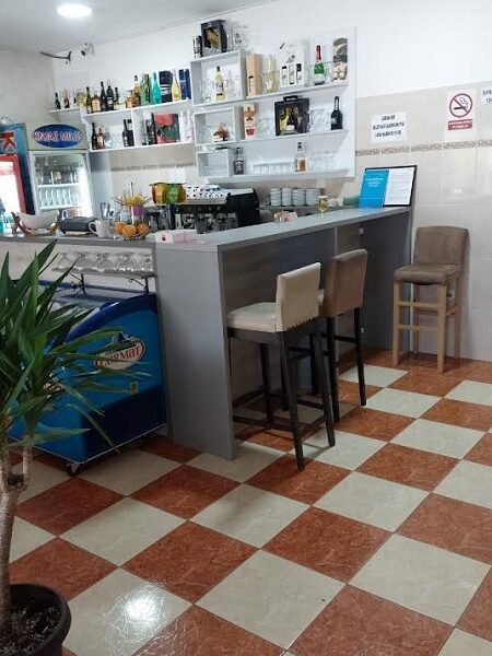 Potrebne radnice, Caffe Enigma