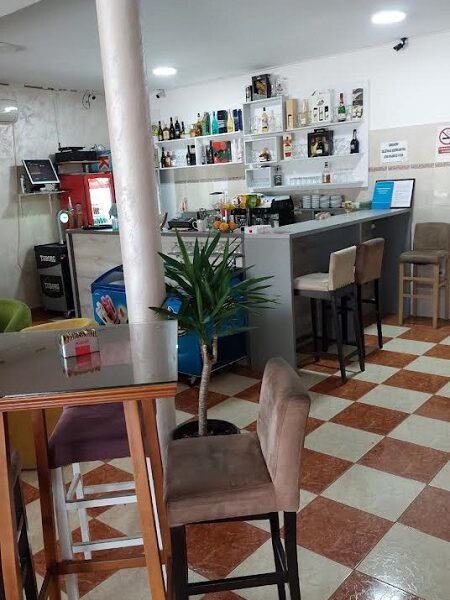 Potrebne radnice, Caffe Enigma