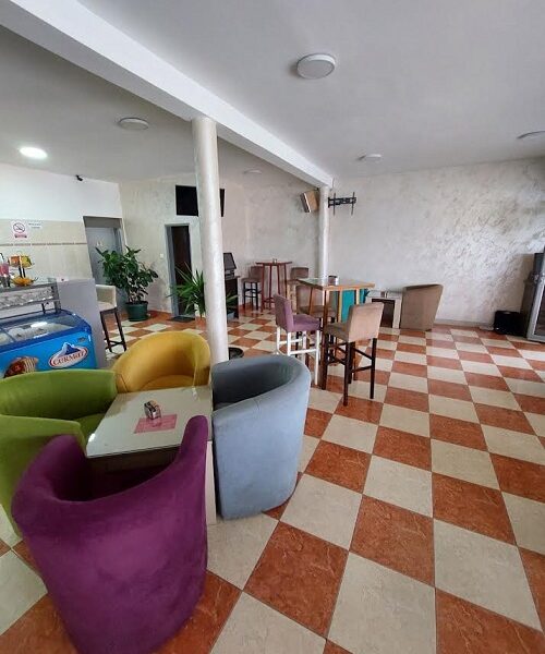 Potrebne radnice, Caffe Enigma