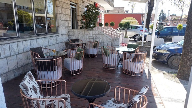 Potrebne radnice, Caffe Enigma