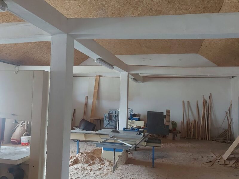 Izdajem magacinsko-poslovni prostor