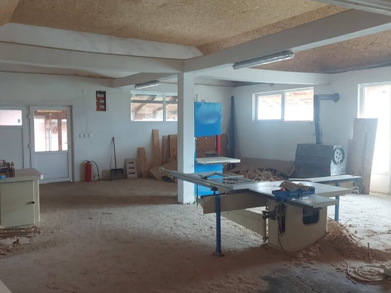 Izdajem magacinsko-poslovni prostor