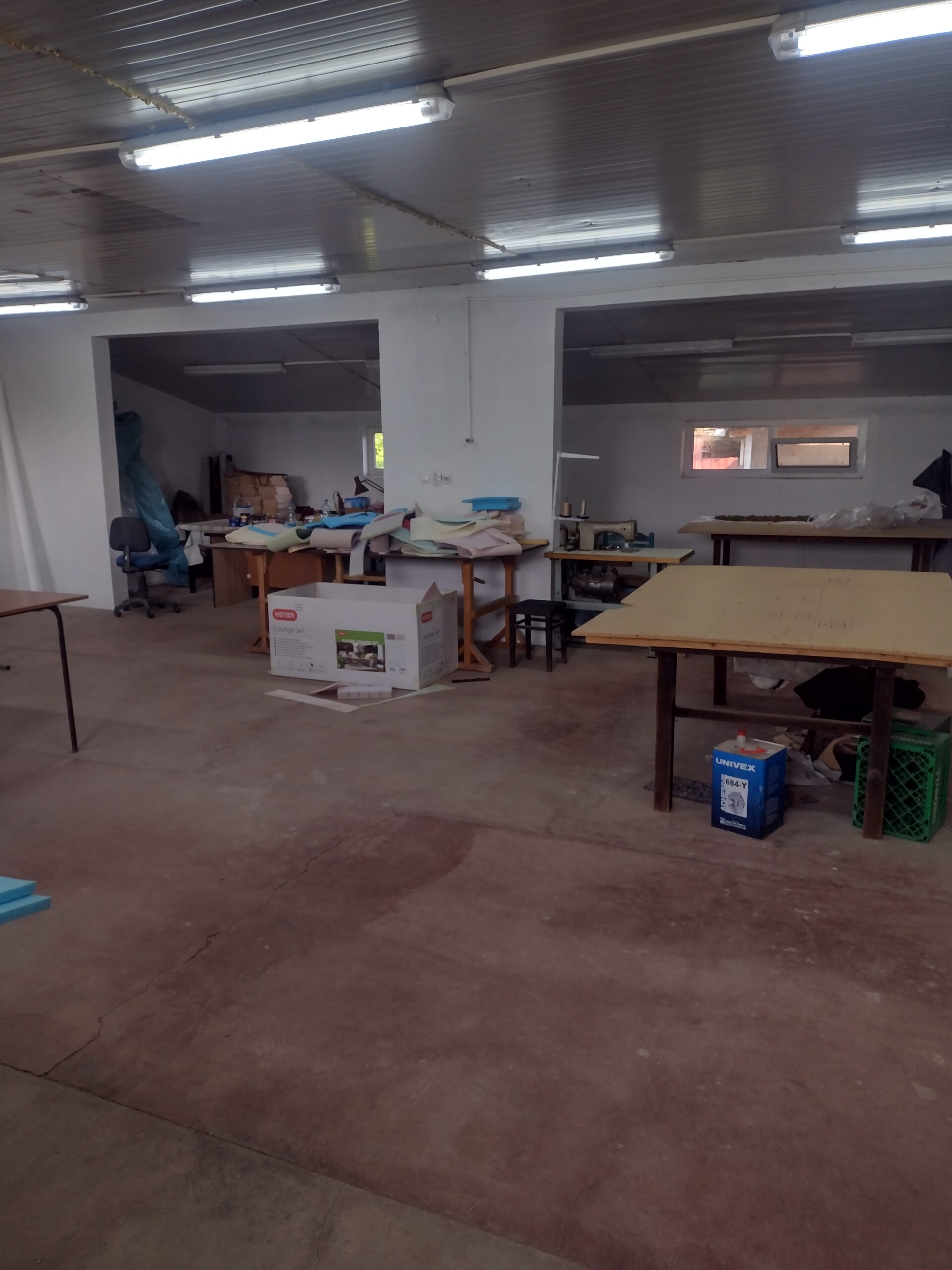 Izdajem magacinsko-poslovni prostor