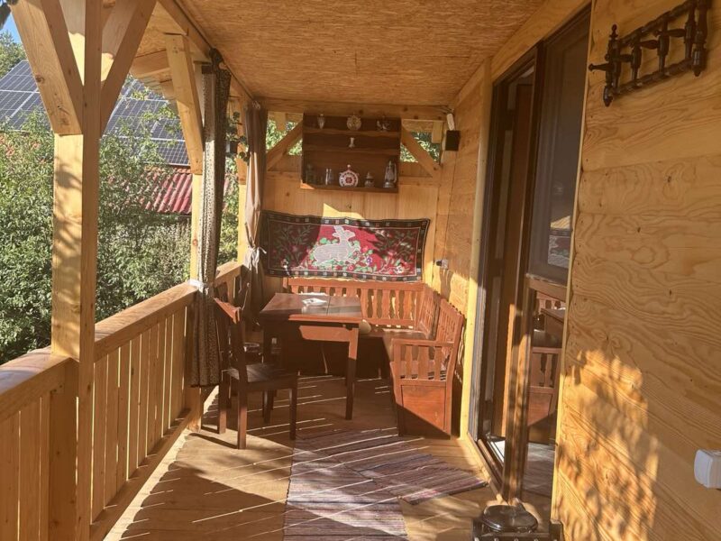 Lepa nova brvnara u Vrdniku se izdaje na dan ili vise