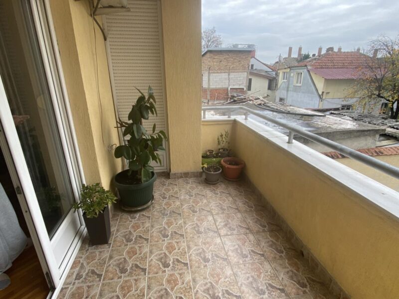 Izdaje se stan - Prvomajska, Zemun - 600 e na I spratu