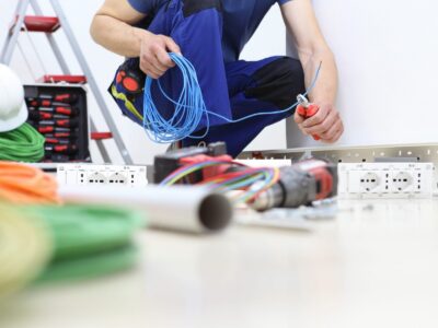 Sve elektro monterske radove kao i popravke u stanovima i kucama