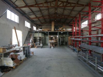 Prodajem / izdajem poslovni objekat sa halom ul. Vinogradska
