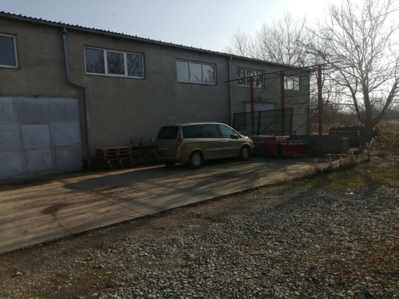 Prodajem / izdajem poslovni objekat sa halom ul. Vinogradska