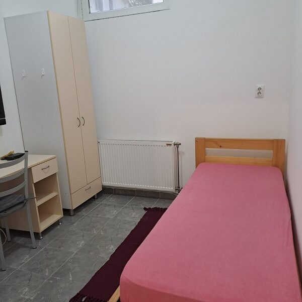 Zemun, Nova Galenika, izdajem sobu za studenta ili zaposlenu osobu