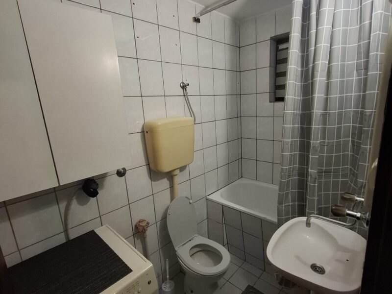 Zemun, izdajem nameštenu garsonjeru 28m2