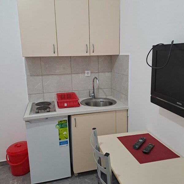 Zemun, izdajem sobu za zaposlenu osobu