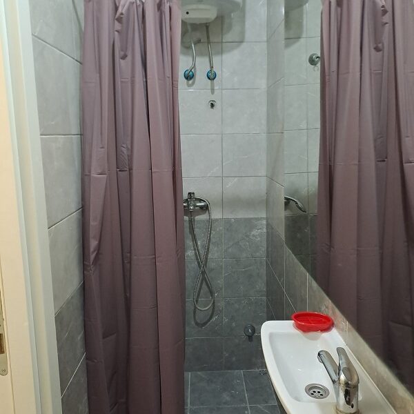 Zemun, izdajem sobu za zaposlenu osobu