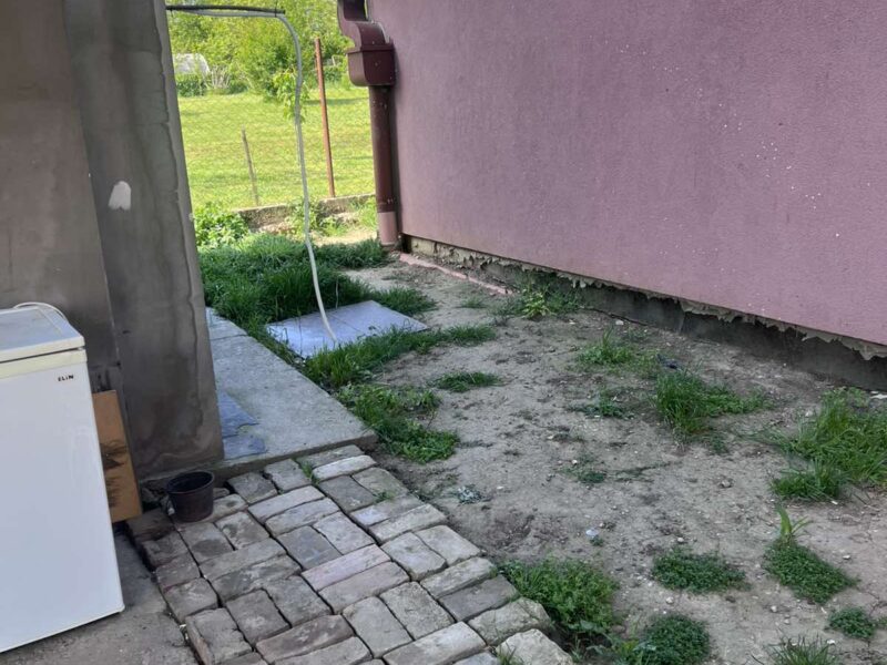 Izdajem kuću u Zemunu, na odličnoj lokaciji, u ulici Mozerova