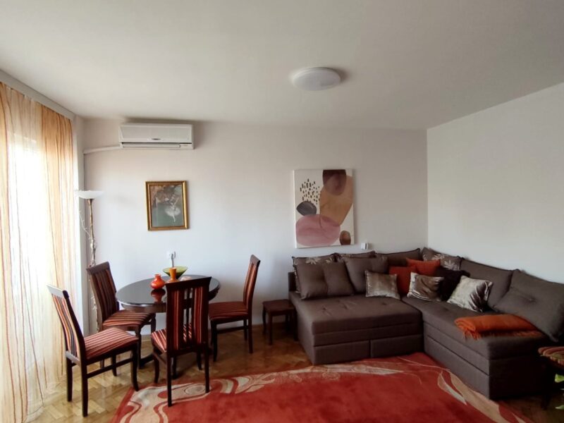 Izdajem dvosoban stan, Novi Beograd, Otona Župančića 50 m2