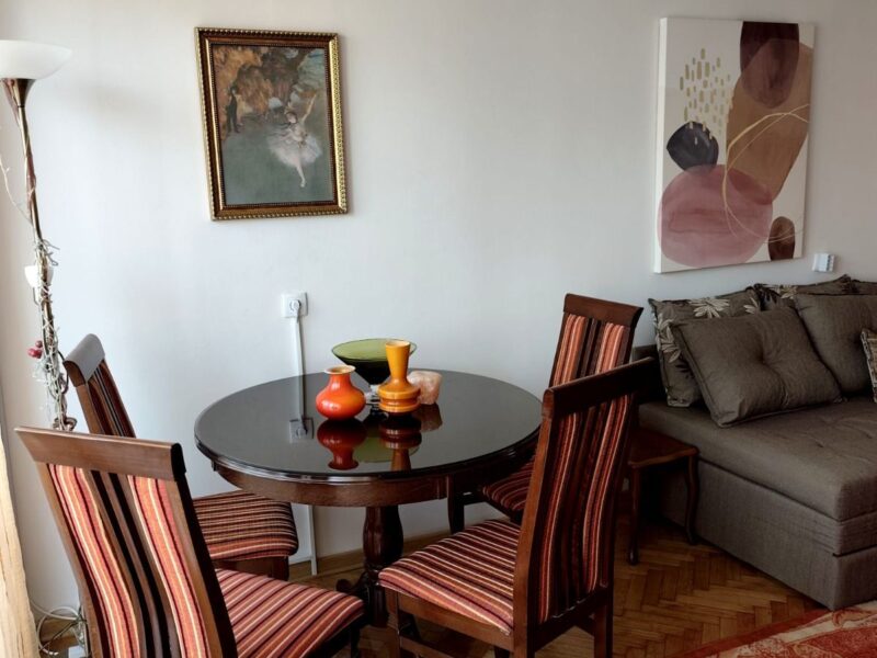 Izdajem dvosoban stan, Novi Beograd, Otona Župančića 50 m2