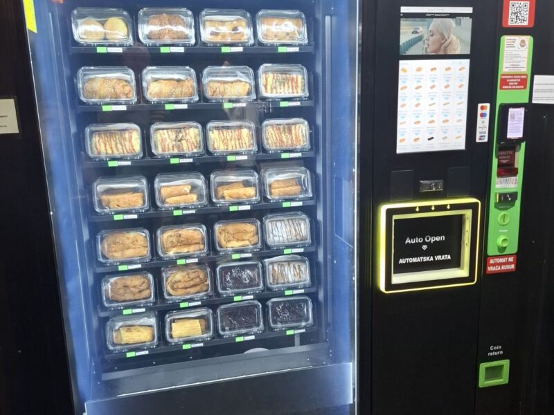 Prodajem vending mašinu TCN za prodaju raznih proizvoda, dimenzije 170 x 195 x 100