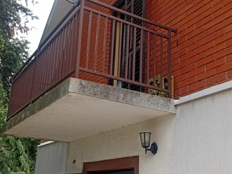 Avala, blizu megamarketa Koka Mar, 200 m2