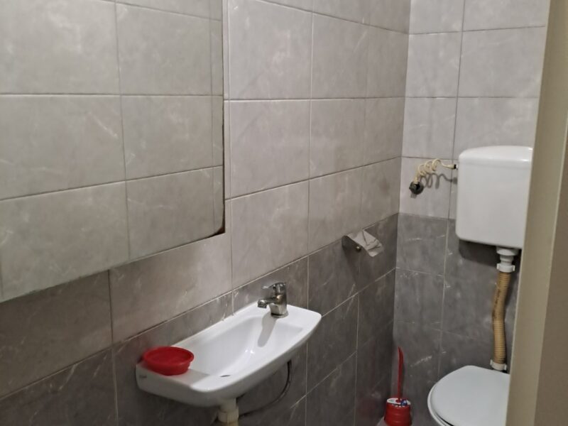 Zemun, Nova Galenika, izdajem sobu za zaposlenu osobu