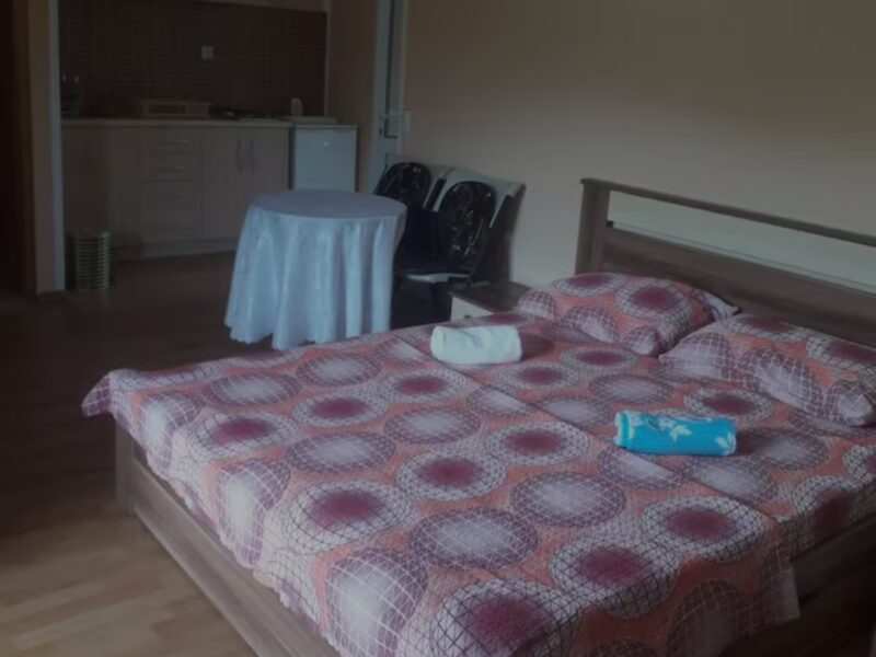 Utjeha, izdajem više apartmana između Bara i Ulcinja
