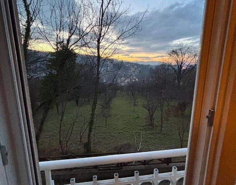 Dvosobni stan odlično stanje, prvi sprat, Sunčani breg, Vrnjačka Banja