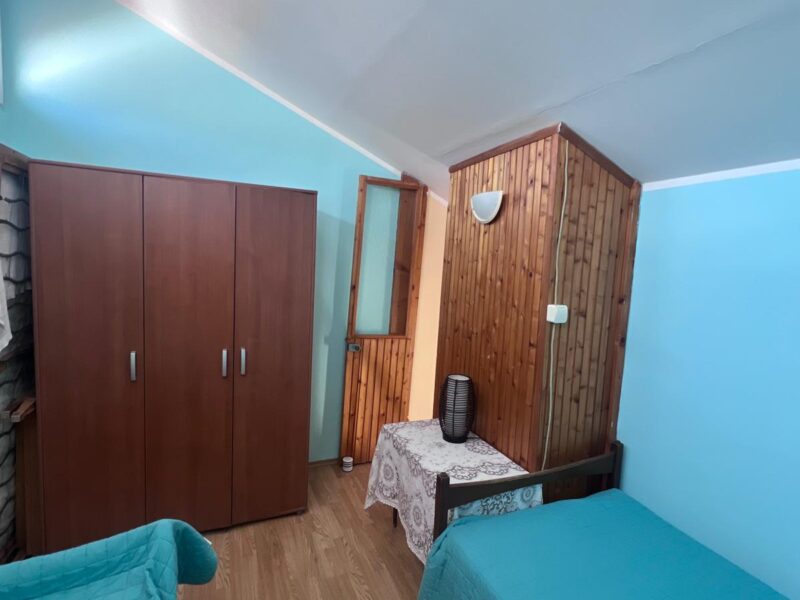 Kompletno renoviran apartman sa pogledom na Boku – Krašići (52m²)