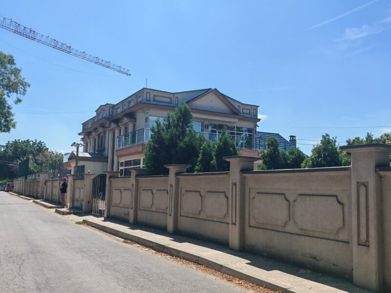 Izdaje se smeštaj za radnike – Zelengorska 2, Zemun
